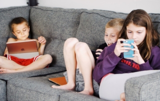 cómo frenar la miopía infantil